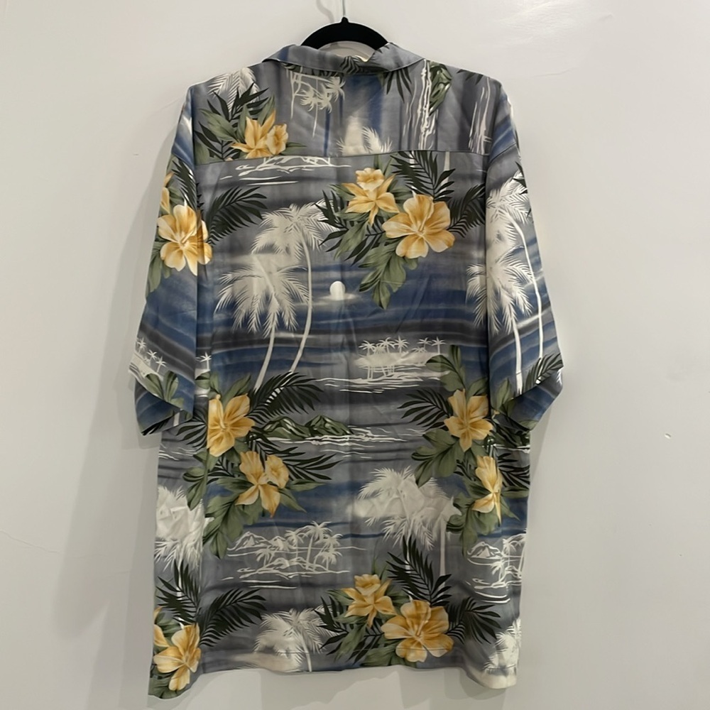 Tommy Bahama Men's Button Up Hawaiian Floral Shirt
100% Silk Size XL - Picture 13 of 13